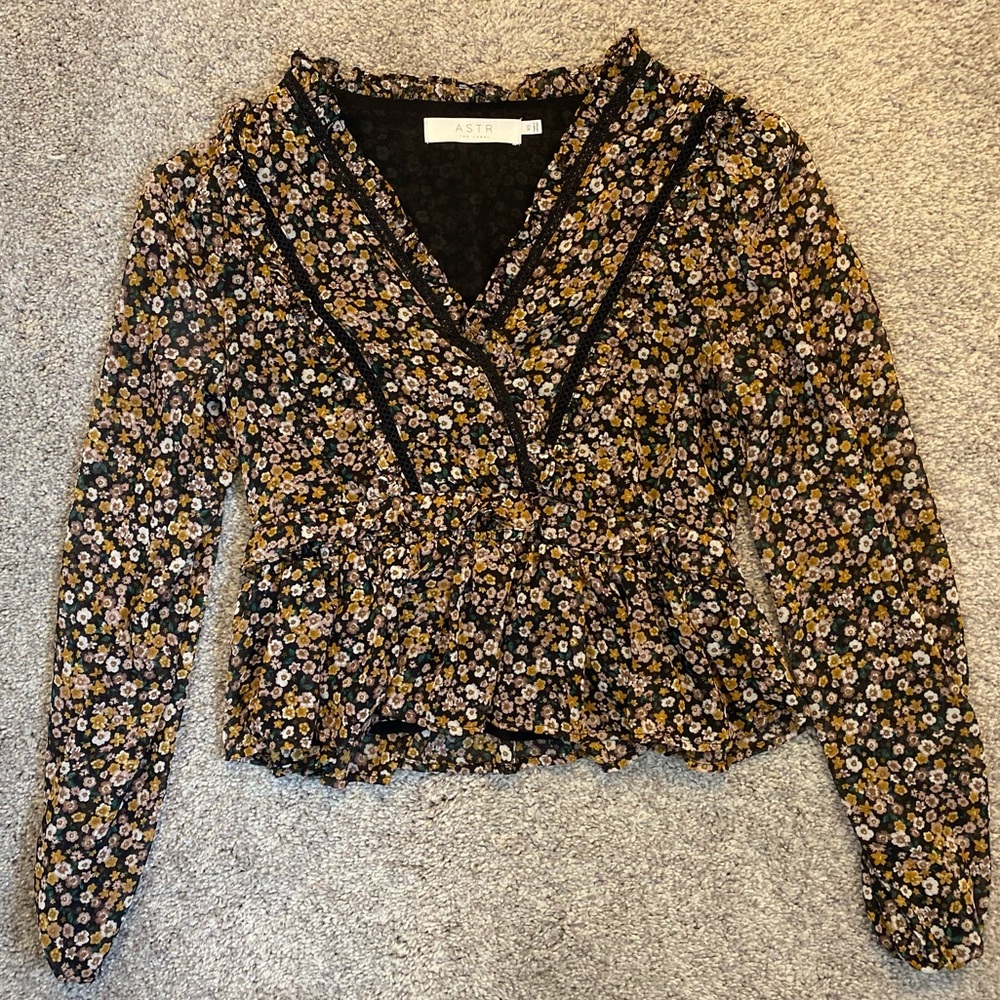 ASTR the Label floral blouse. Size: Women’s Small. Color: floral